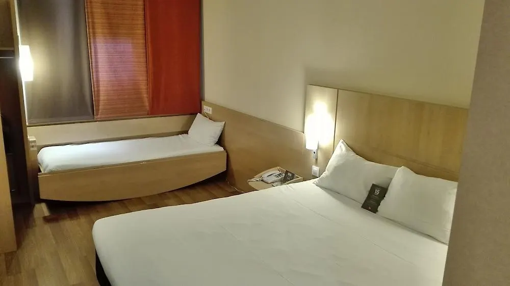 Ibis Ripollet Hotel