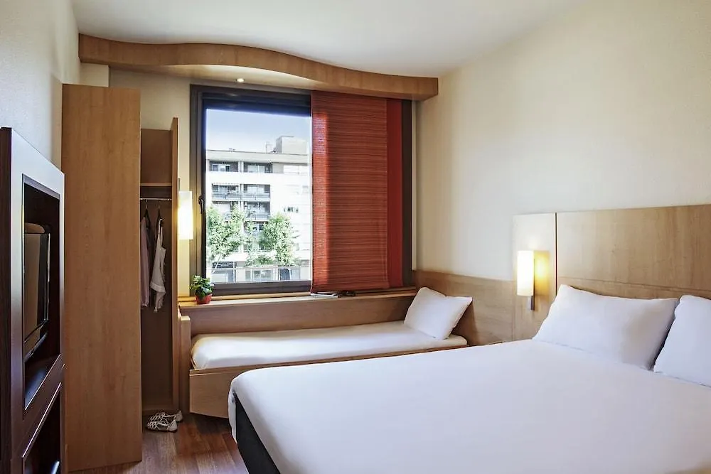 Ibis Ripollet Hotel 2*,