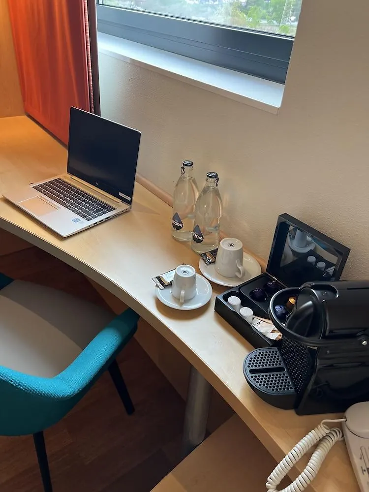 Ibis Ripollet Hotel 2*,